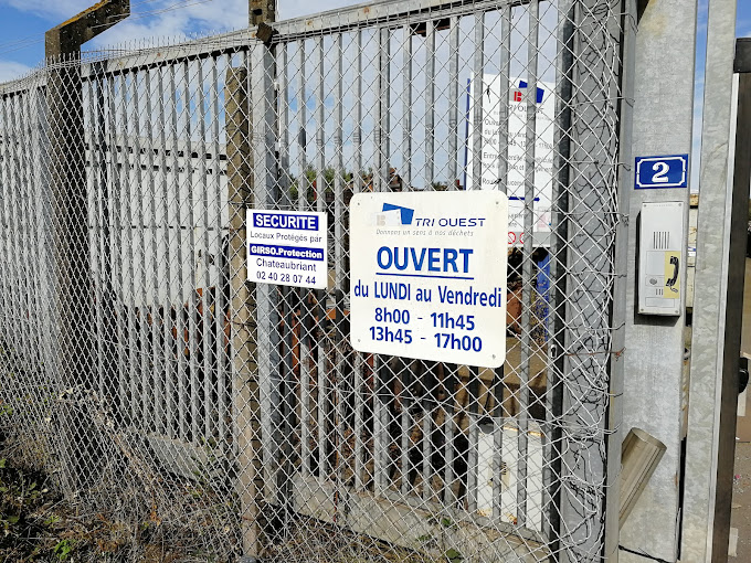 Aperçu des activités de la casse automobile BARBAZANGES TRI OUEST située à CHATEAUBRIANT (44110)